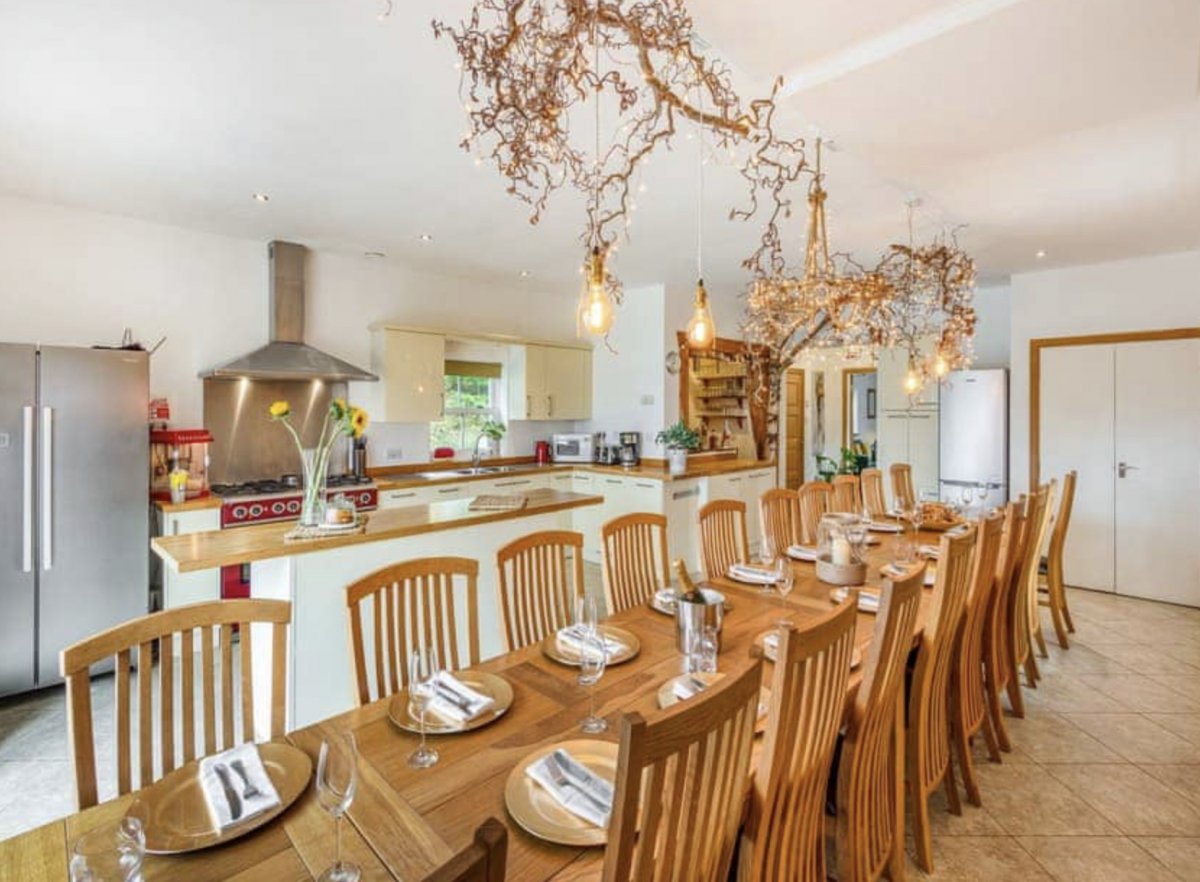 House By The Loch - sociable dining for 20 guests